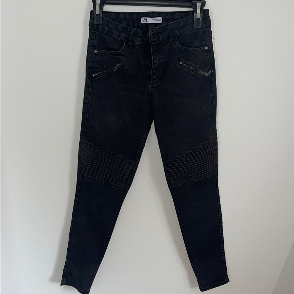 Zara Black Skinny Jeans with Tapered Leg pre loved size 4 excellent condition